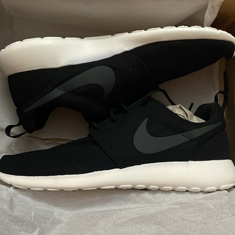 Men’s Nike Roshe One black 9.5
